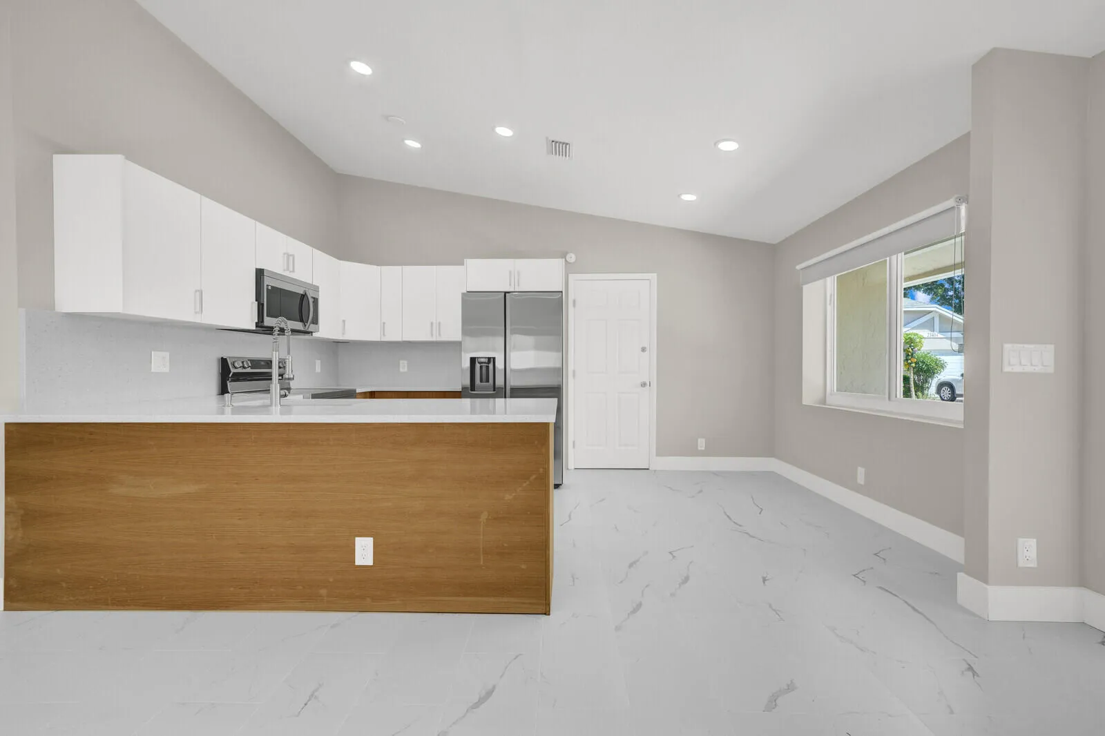BRAND NEW GOURMET KITCHEN