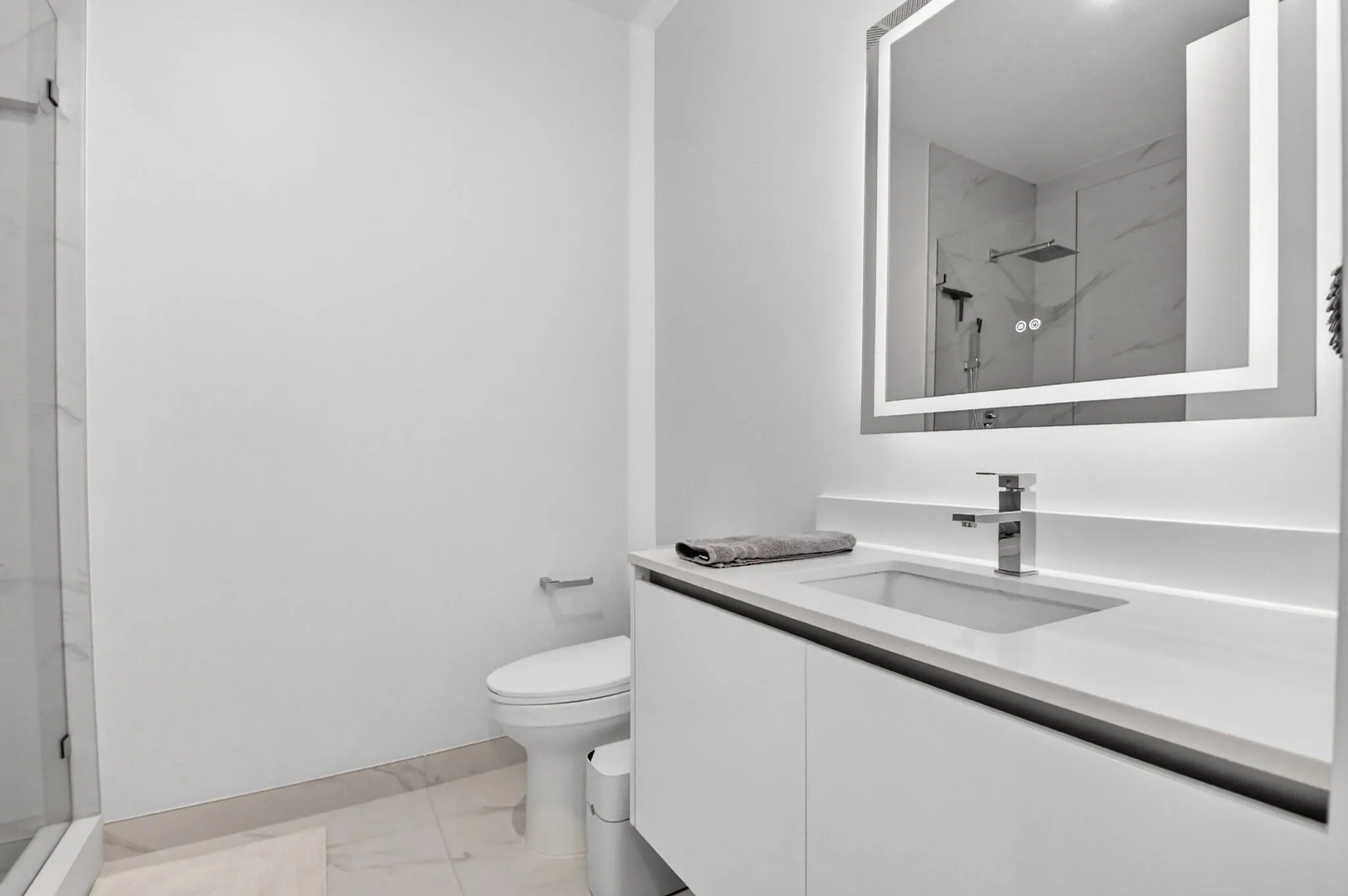 Third bedroom en suite bathroom