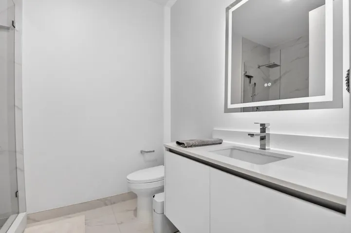 Third bedroom en suite bathroom