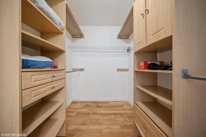 Walking Closet