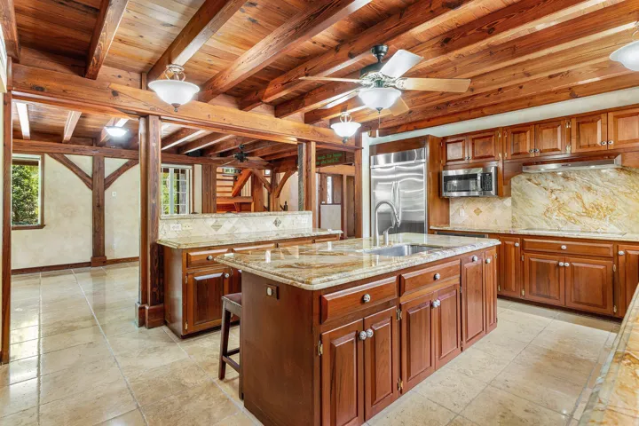 Kitchen/island