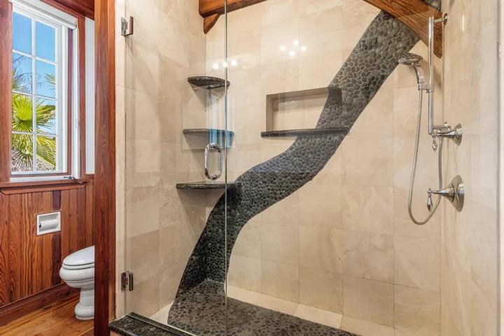 2nd bedroom full bathroom