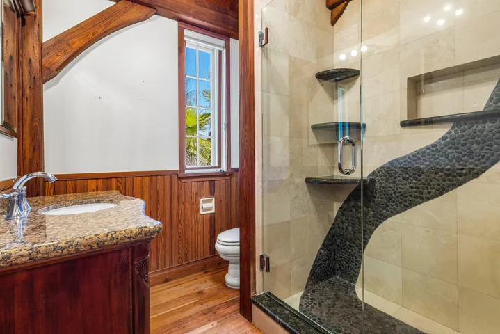 2nd bedroom full bathroom