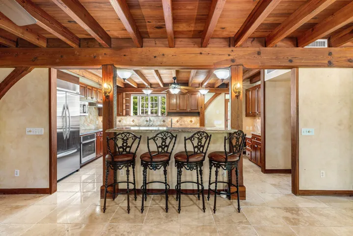 Kitchen/island/bar
