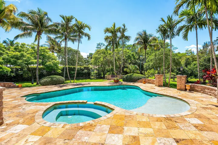 Salt-water Heated Pool & Hot tub