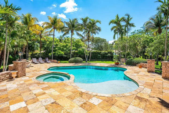 Salt-water Heated Pool & Hot tub