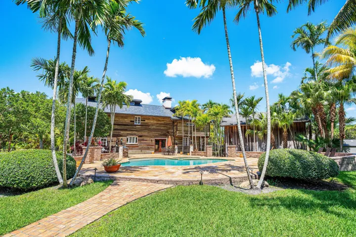 Salt-water Heated Pool & Hot tub