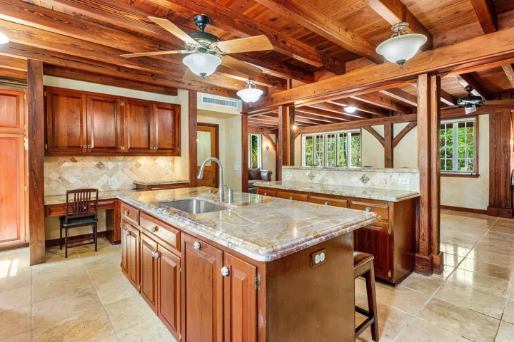 Kitchen/island