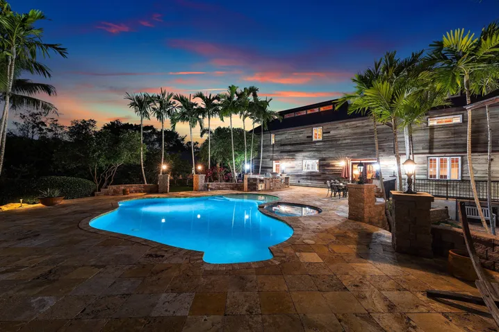 Salt-water Heated Pool & Hot tub