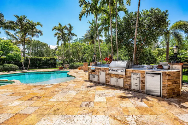 Salt-water Heated Pool & Hot tub