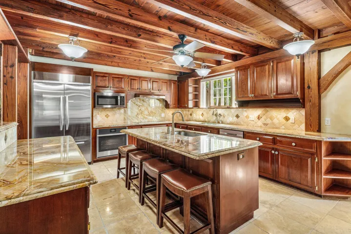 Kitchen/island