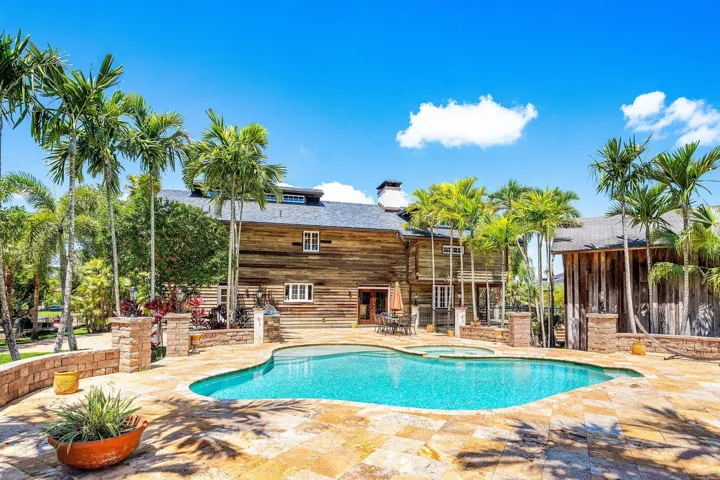 Salt-water Heated Pool & Hot tub
