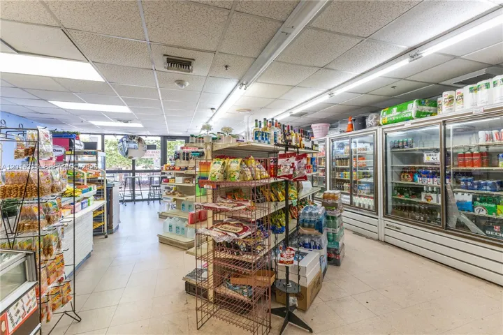 convenience store/cafe