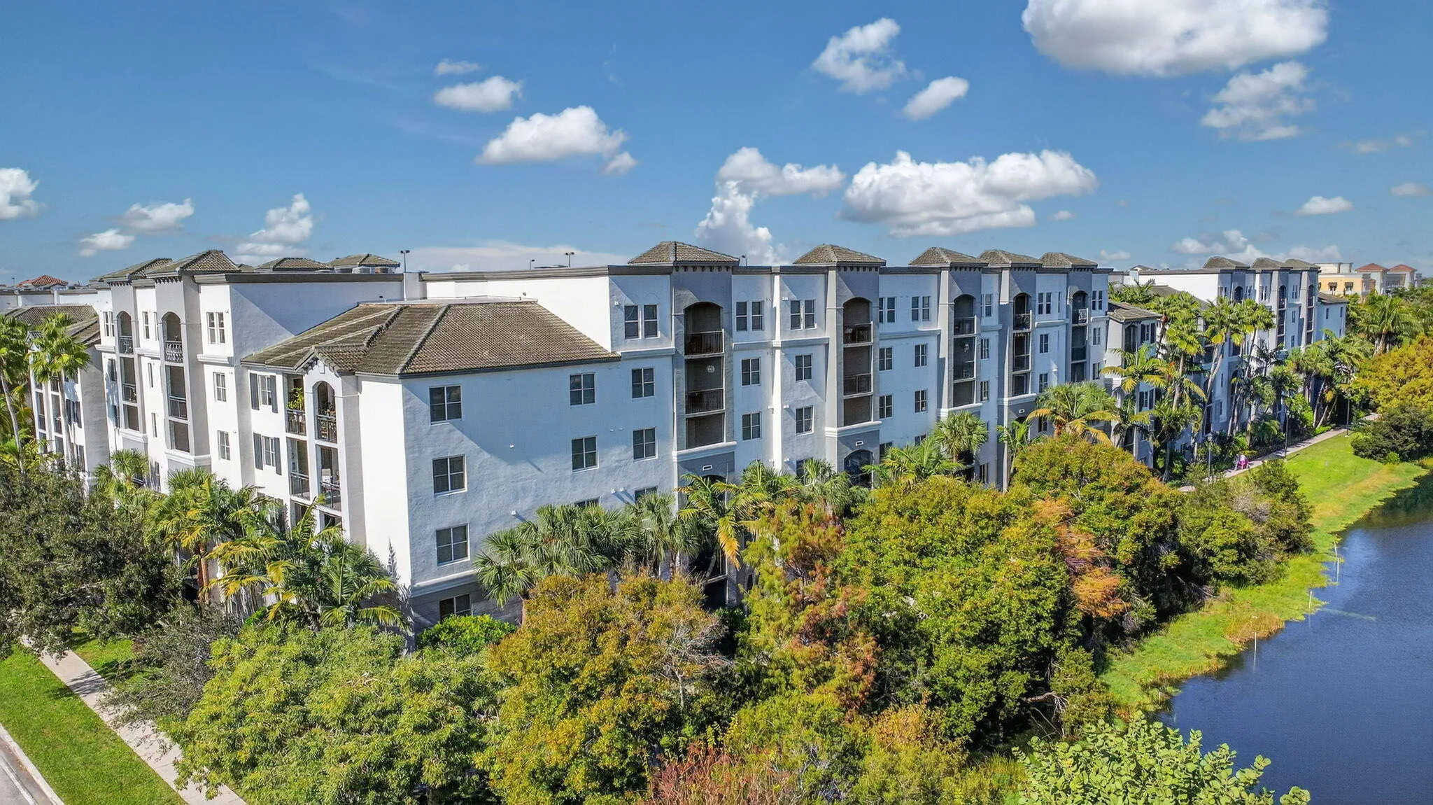 44-web-or-mls-1660 Renaissance Commons B