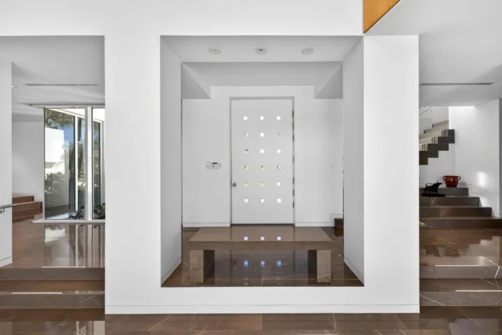 Foyer entry