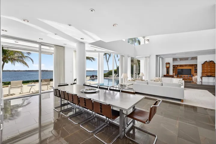 Dine with the St Lucie Inlet as the backdrop