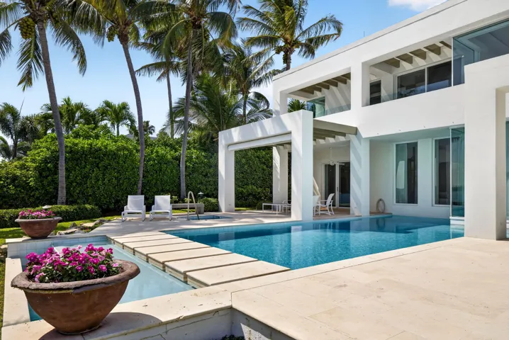 Salt water pool