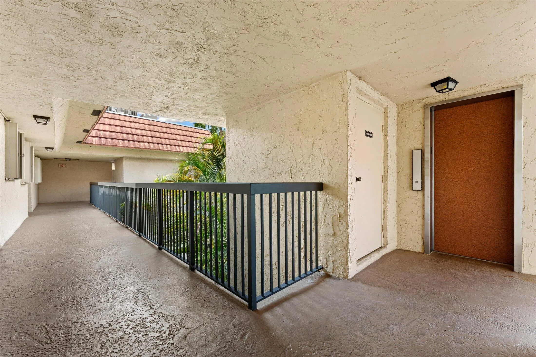 Hallway building 24-200 Jacaranda Countr