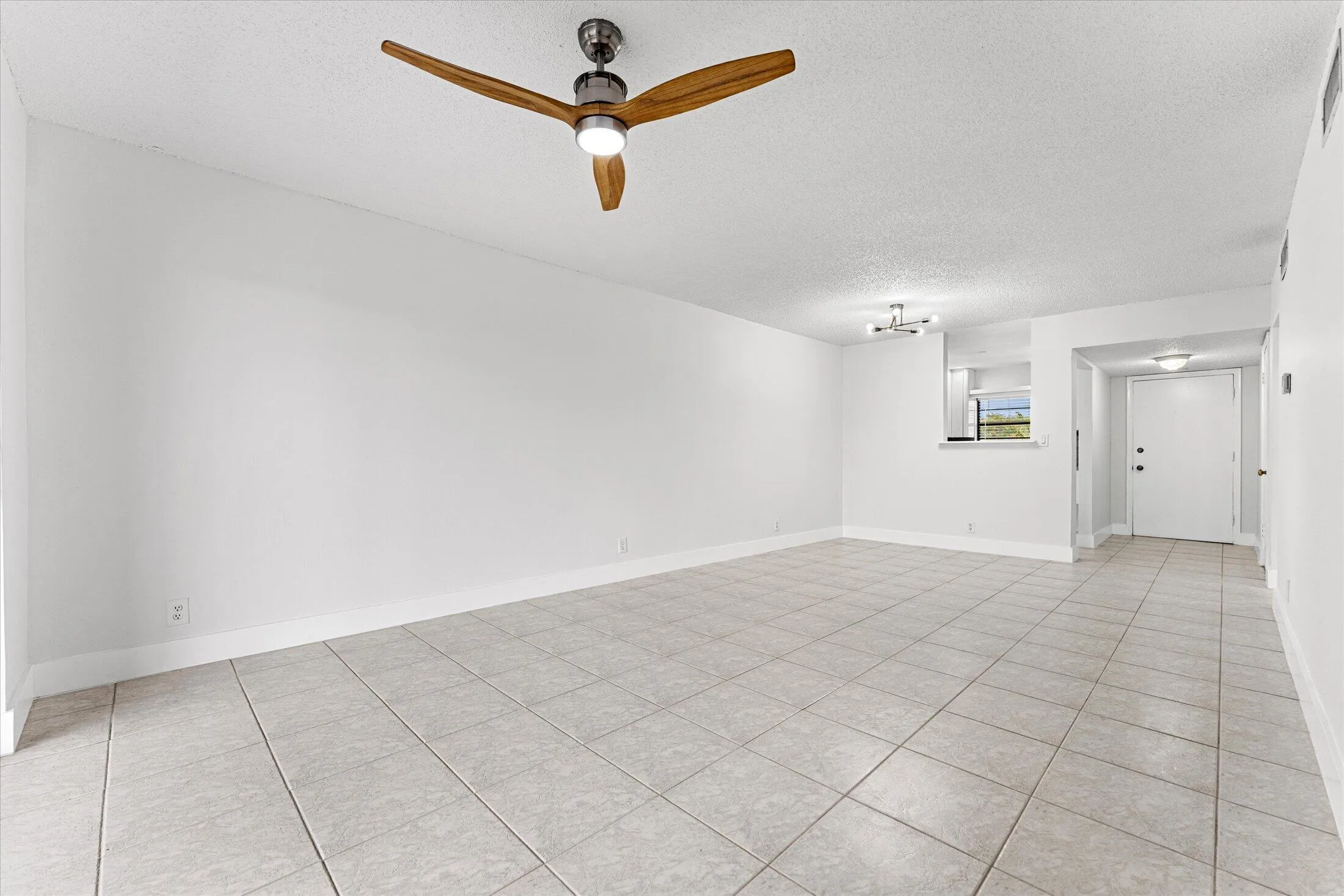 Dining Living 11-200 Jacaranda Country C