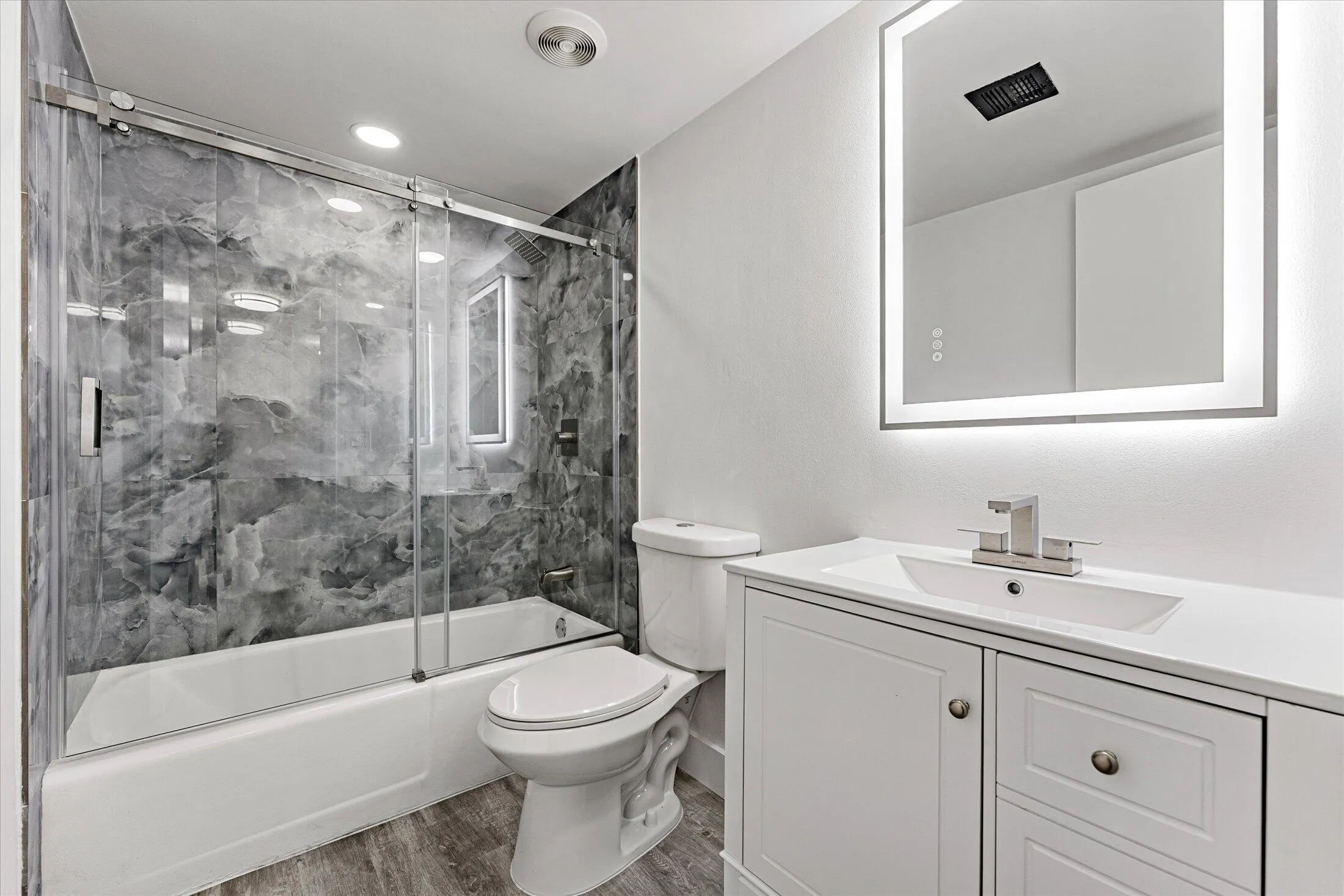 bahtroom 2 Jacaranda Country Club Dr #3C