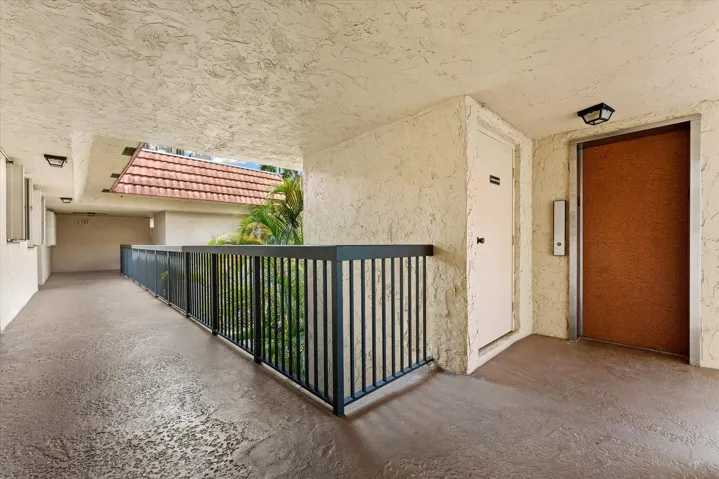 Hallway building 24-200 Jacaranda Countr