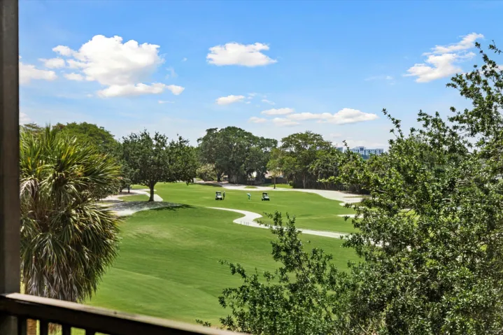 Living 2 09-200 Jacaranda Country Club D