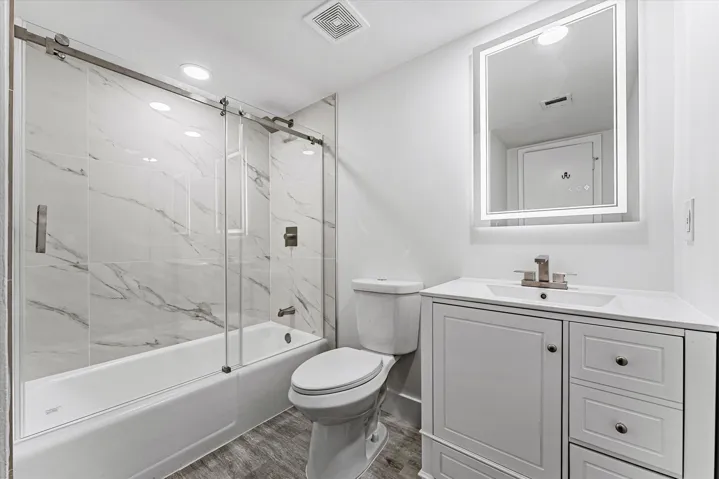 bathroom Jacaranda Country Club Dr #3C,