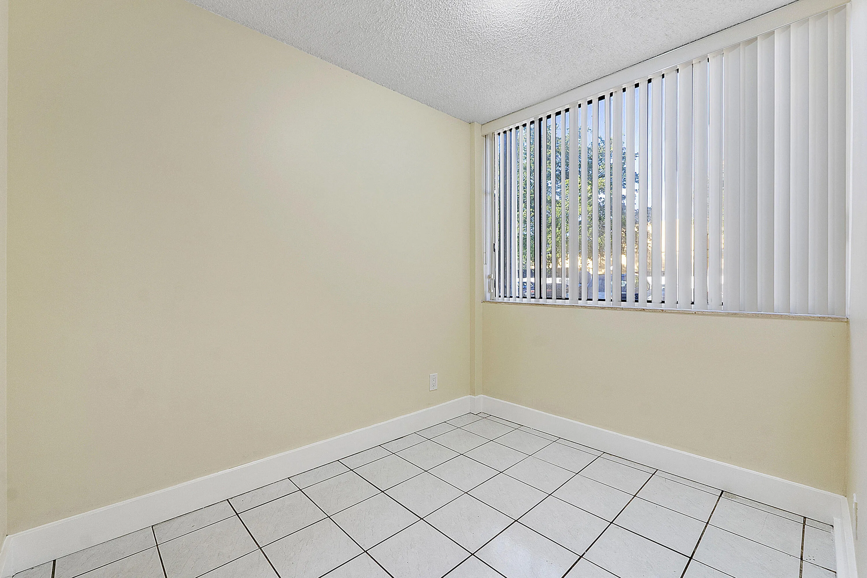3100 Nw 46th St U102_029 - Dinning2