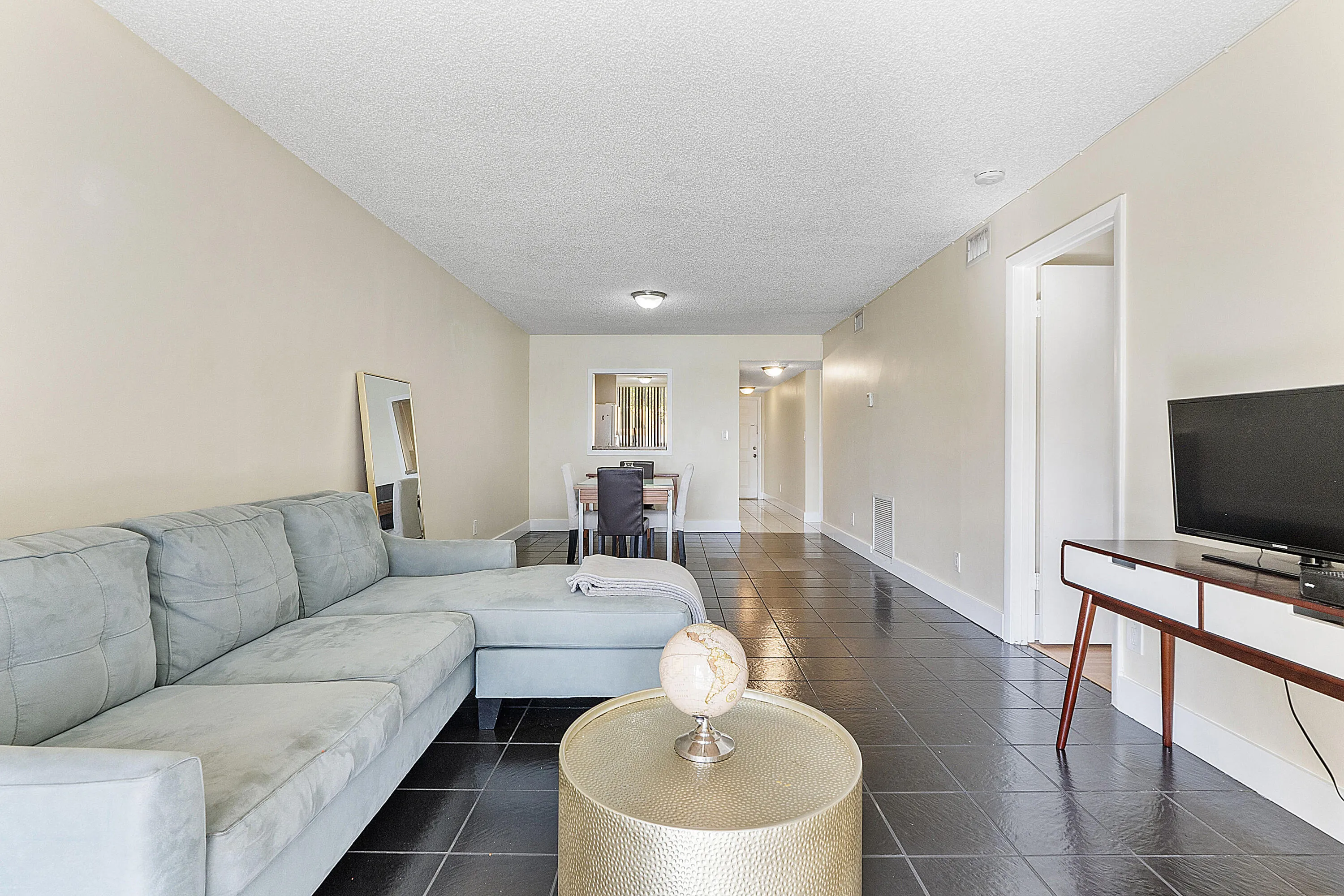 3100 Nw 46th St U102_013 - Living2