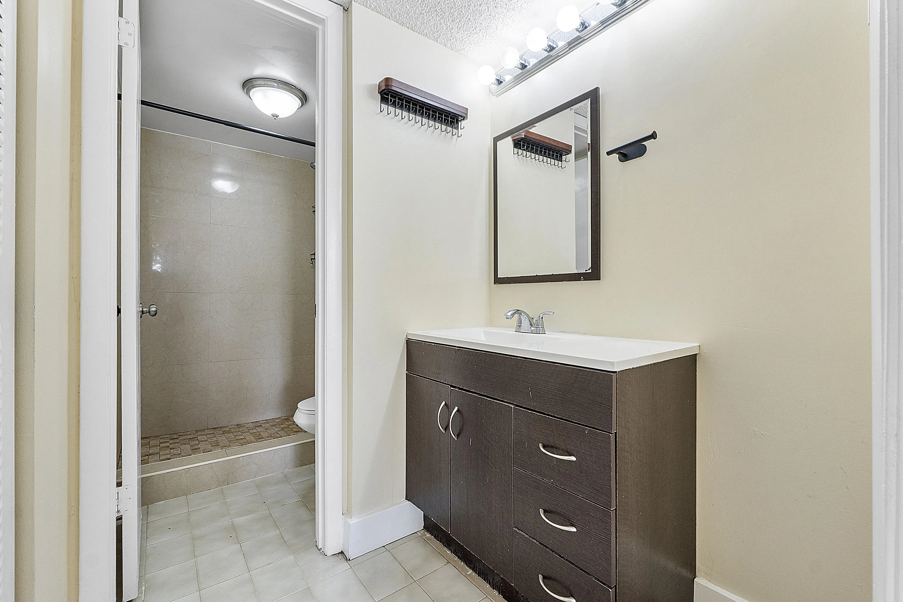 3100 Nw 46th St U102_016 - Bathroom