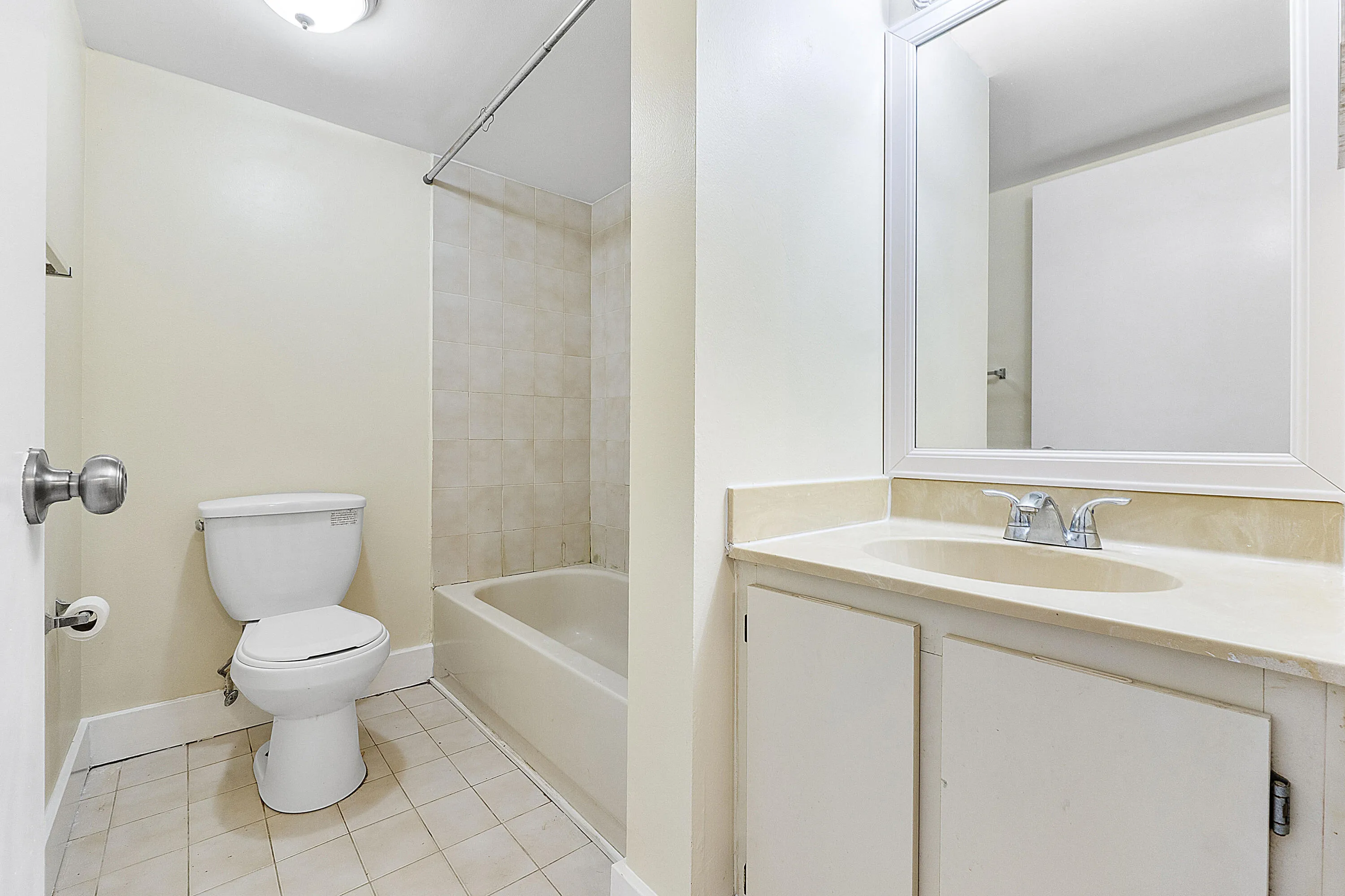 3100 Nw 46th St U102_021 - Bathroom3
