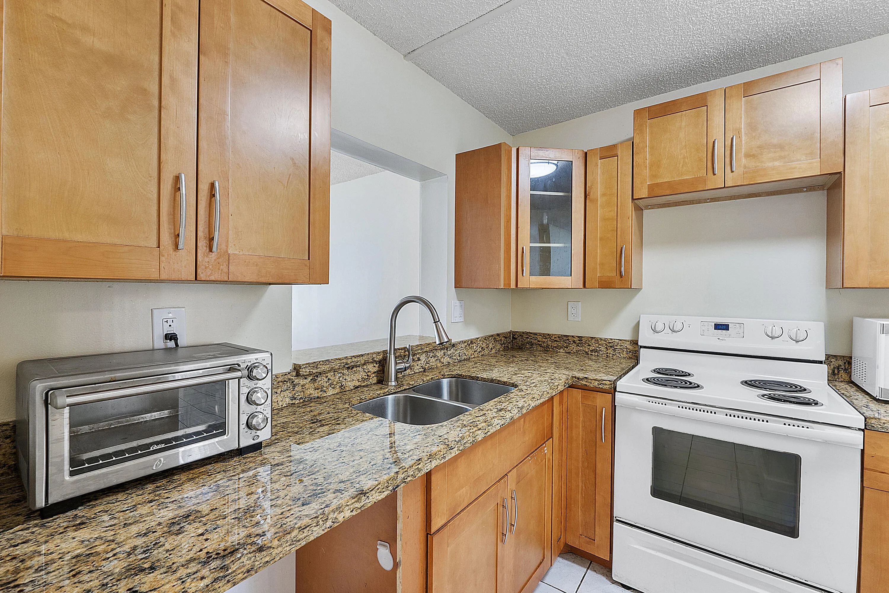 3100 Nw 46th St U102_031 - Kitchen2