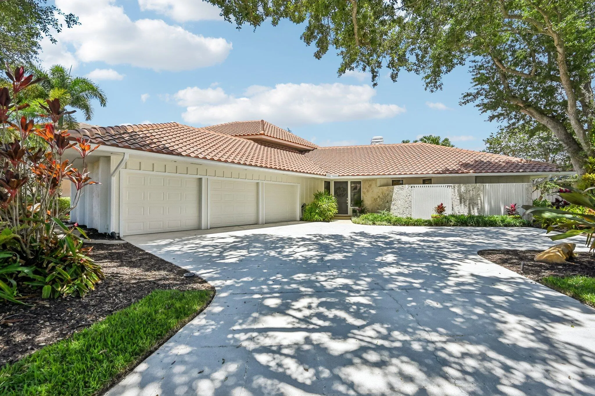 Perfectly situated in PGA National, this residence offers exceptional storage throughout, including a spacious 3-car garage with new impact-rated doors.