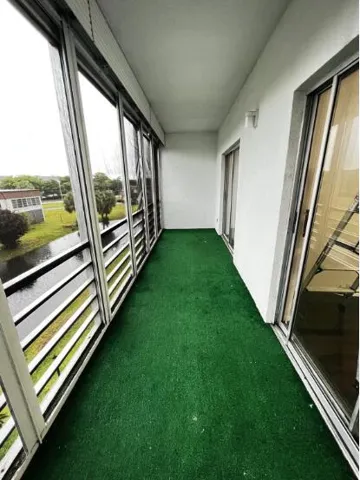 Screened in porch