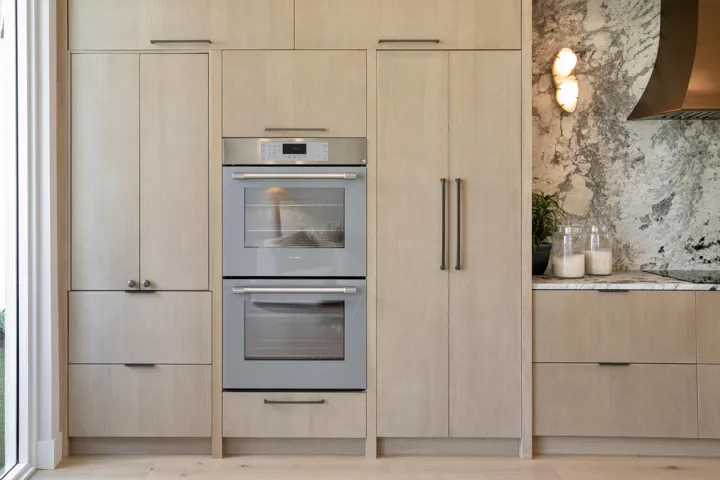 DOUBLE OVENS W/IN COFFEE STATION/PANTRY