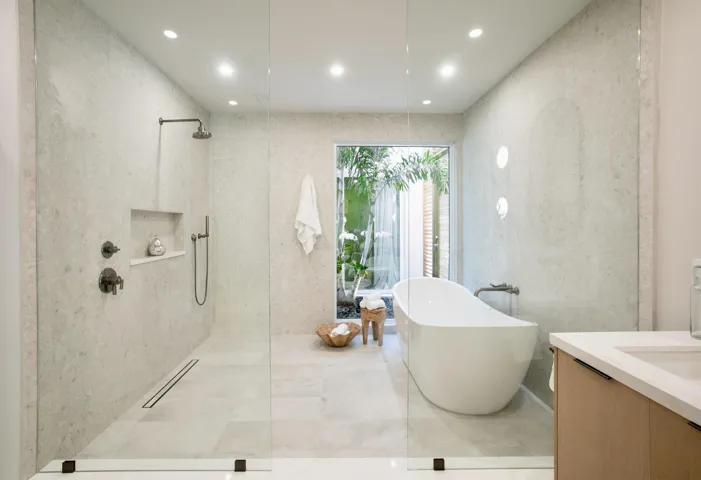 GLASSED-IN WET AREA
