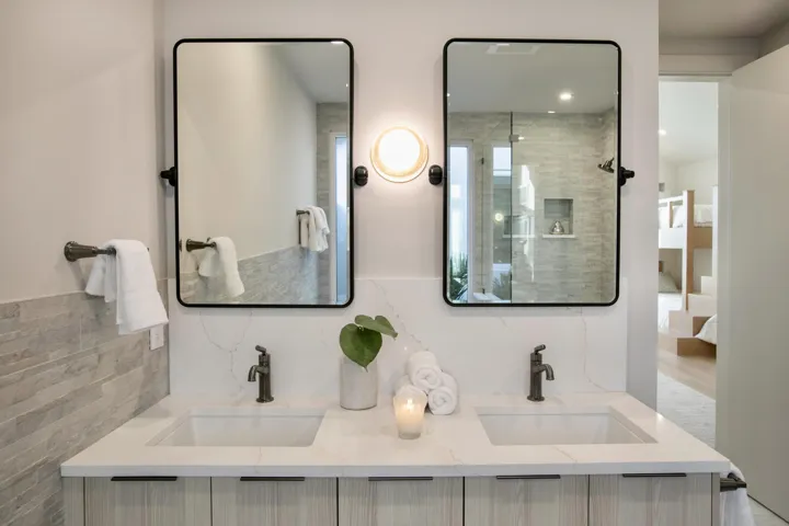 FAMILY SUITE BATH