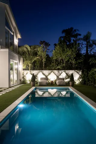 SALTWATER POOL WITH LED LIGHTS
