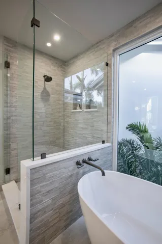 FAMILY SUITE BATH