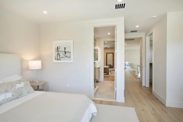BR 3 VIEW TO JACK/JILL BATH