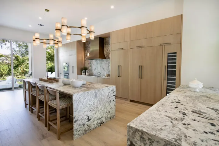 KITCHEN W/WHITE OAK CABS/HONED GRANITE