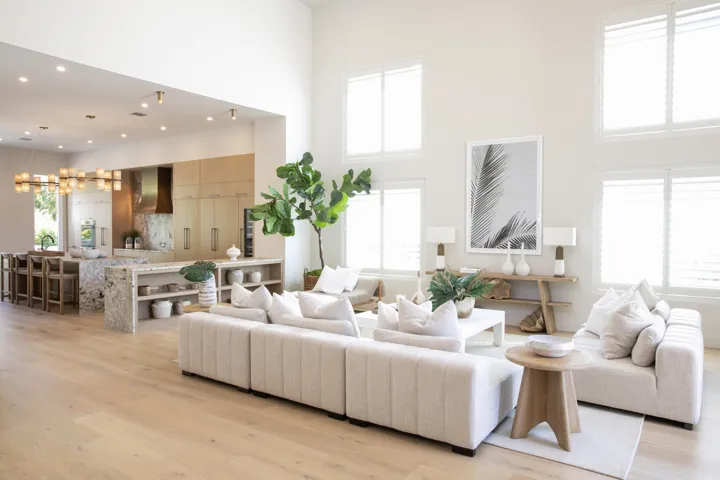 EXPANSIVE VIEW TO KITCHEN
