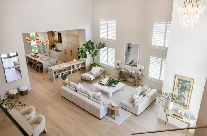EXPANSIVE ENTERTAINING LAYOUT