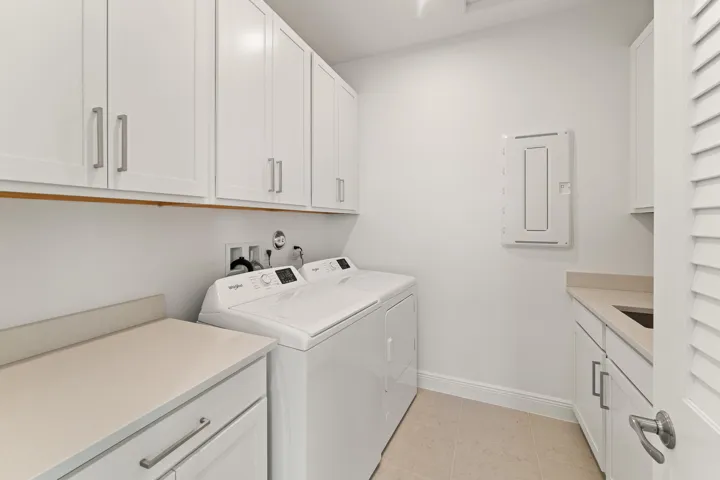 US_SEF_BELLIS_LOT 201_LAUNDRY