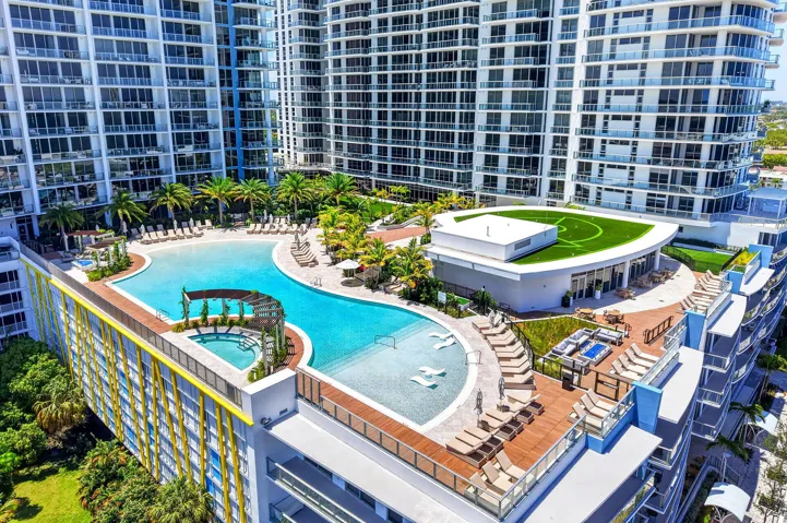 Building-Sixth floor outdoor ameniti