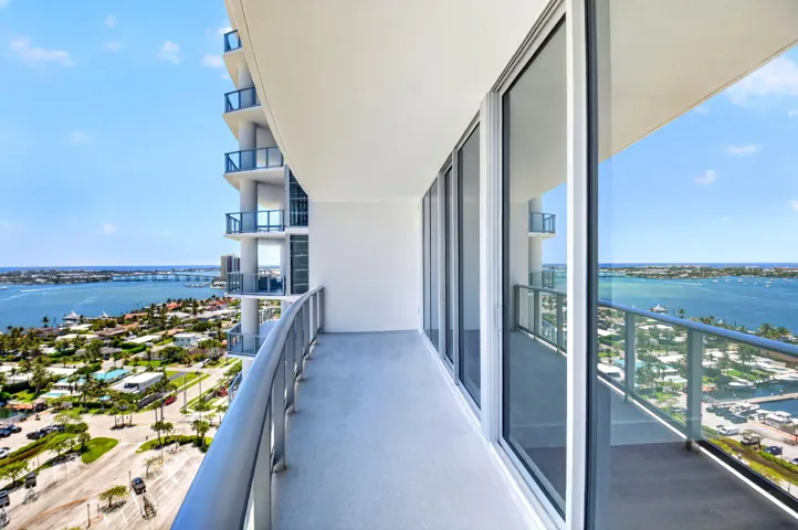 Livingroom balcony