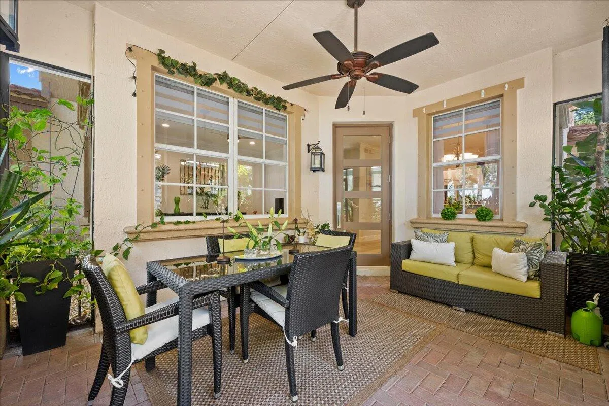 Screened-In Extended Front Porch / Patio