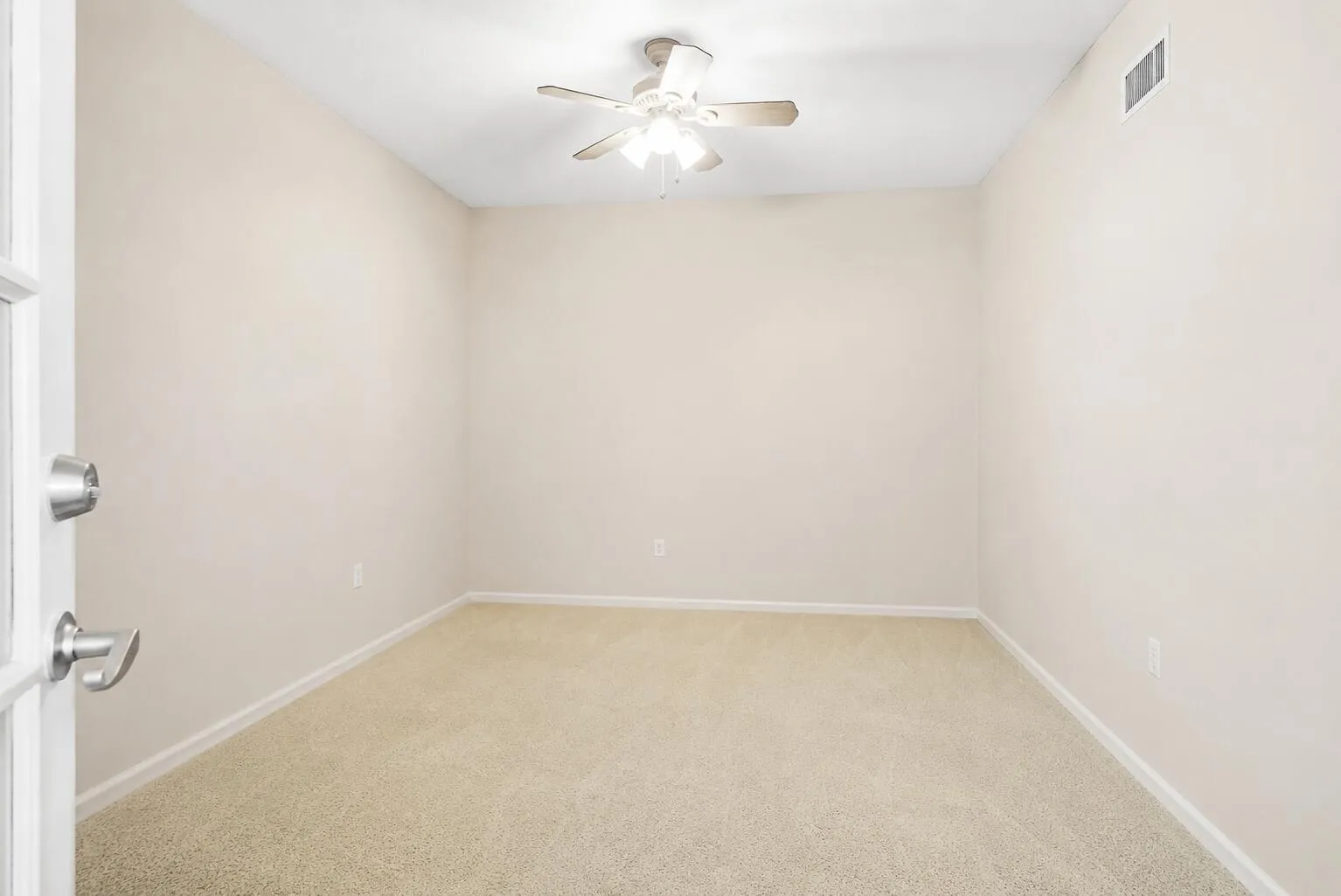 staged NO FURNITURE possible 3rd bedroom