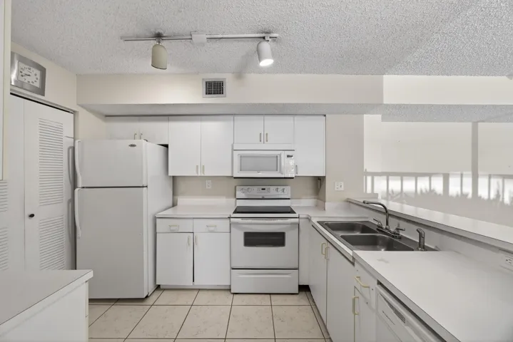 3844 Lyons Rd #101_Pics_18_Arturo Ruesta