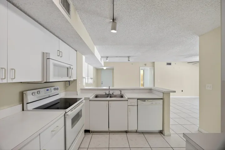 3844 Lyons Rd #101_Pics_20_Arturo Ruesta